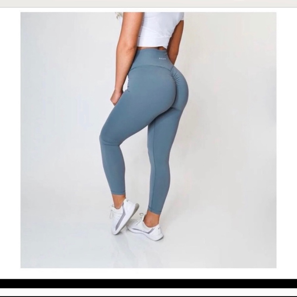 NVGTN XL scrunch butt leggings SOLD